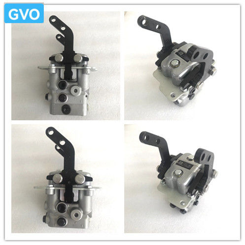 702-16-04250 7021604250 Części koparki Walking Foot Valve Pedal Assembly Do PC120-6 PC200-6 PC210 PC240-8 PC360-6 PC360-7 PC360-8